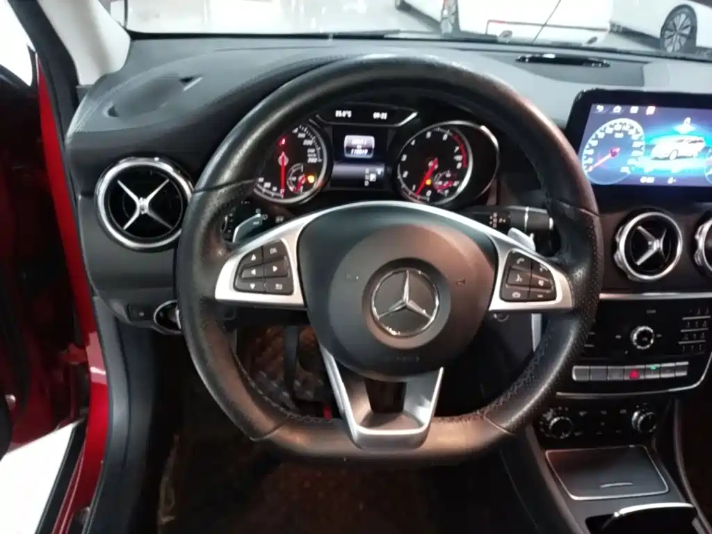 Mercedes-Benz GLA — фото 11