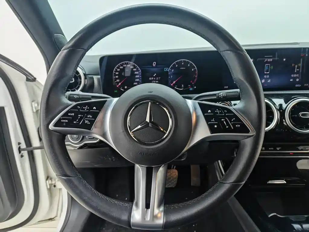 Mercedes-Benz A-Class — фото 10