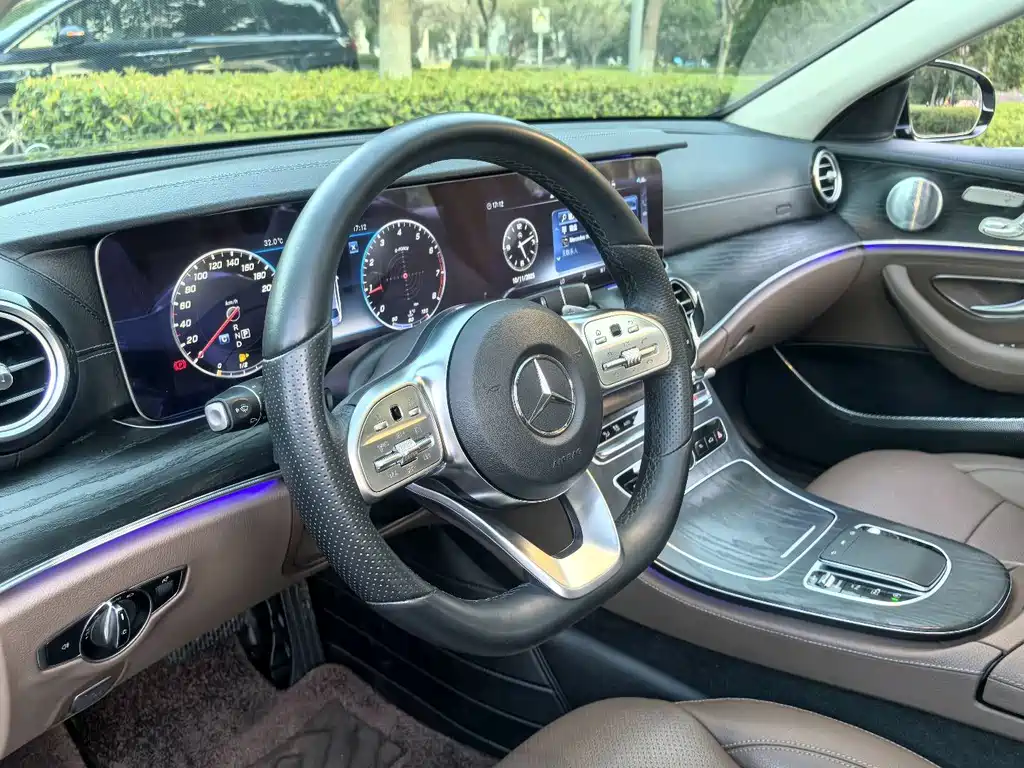 Mercedes-Benz E-Class — фото 13