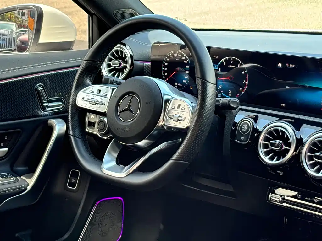 Mercedes-Benz A-Class — фото 11