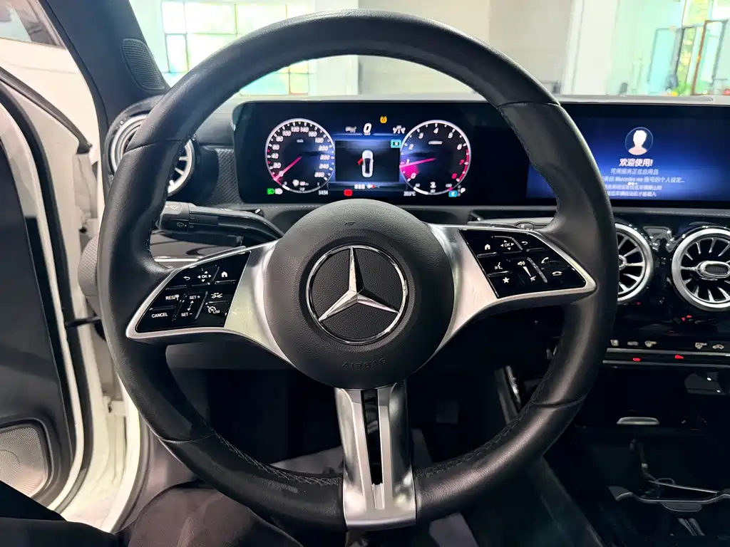 Mercedes-Benz A-Class — фото 15