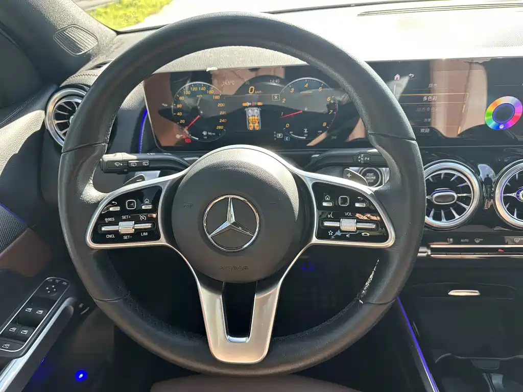 Mercedes-Benz GLB — фото 17