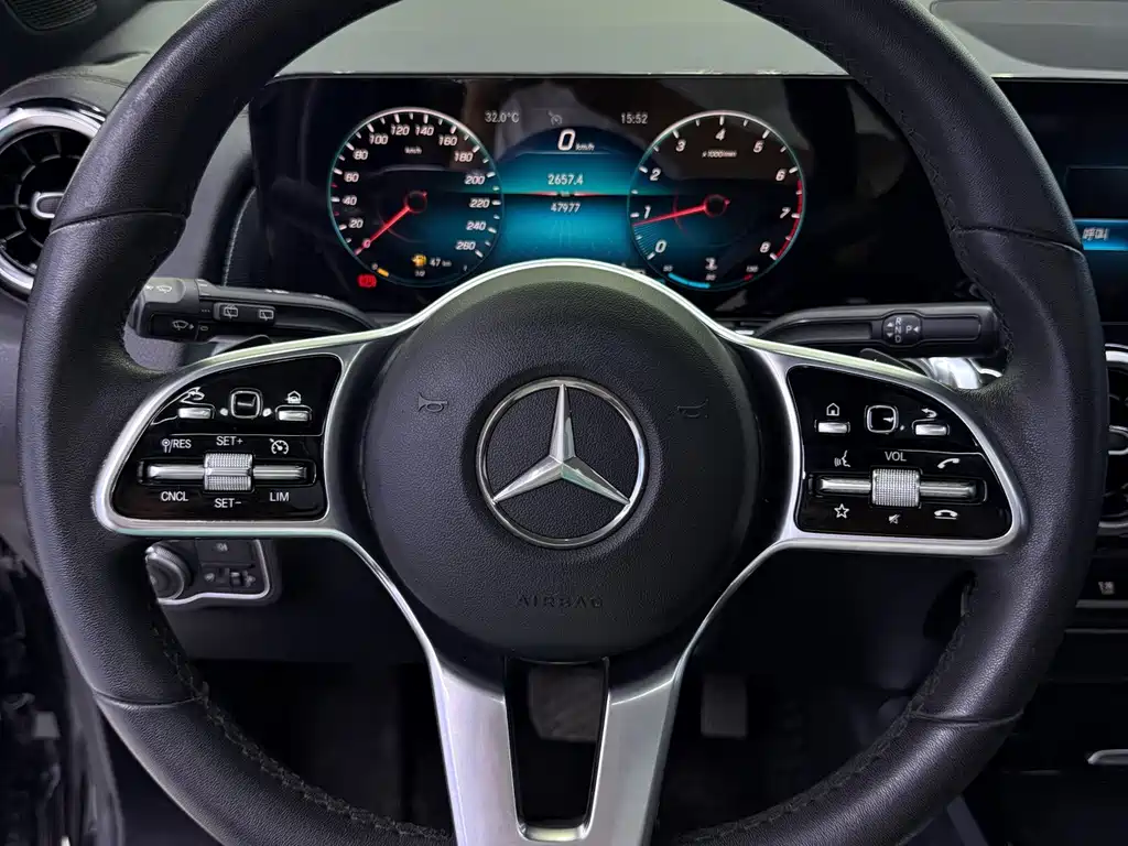 Mercedes-Benz GLB — фото 15