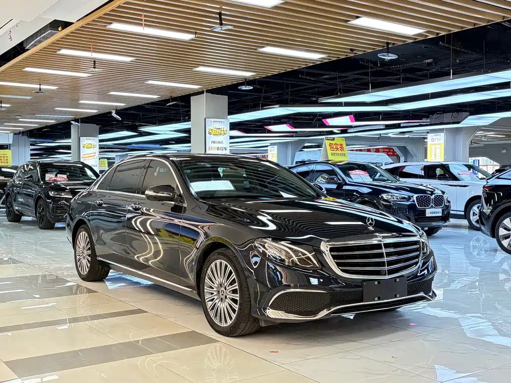 Mercedes-Benz E-Class — фото 7