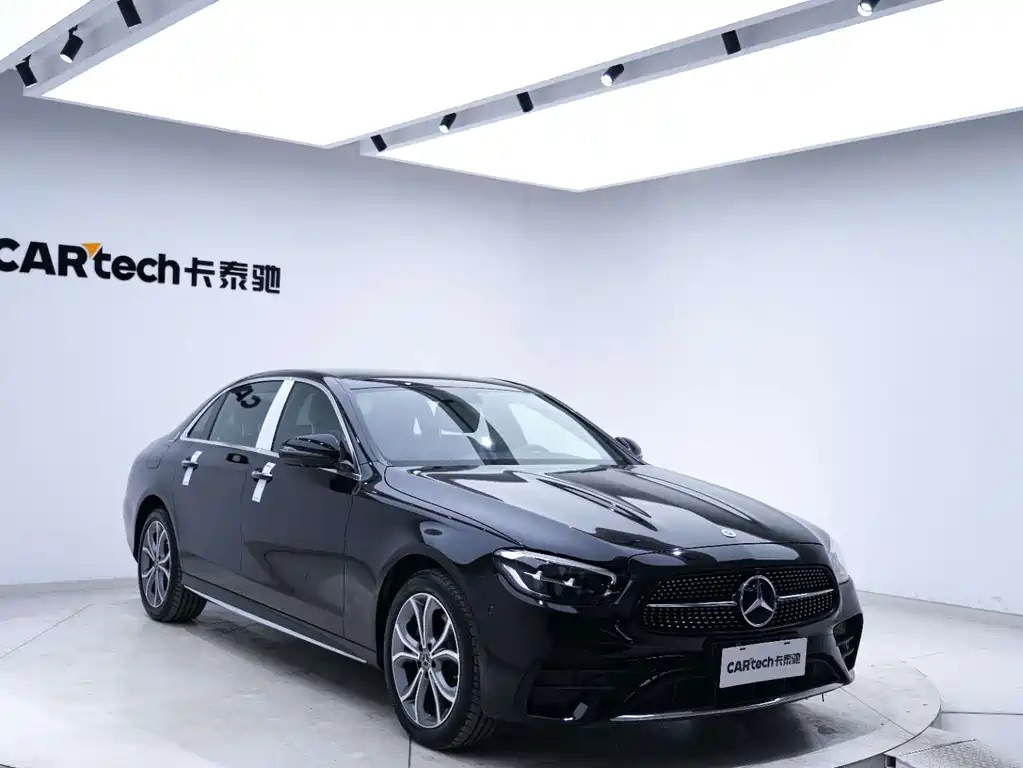 Mercedes-Benz E-Class — фото 7