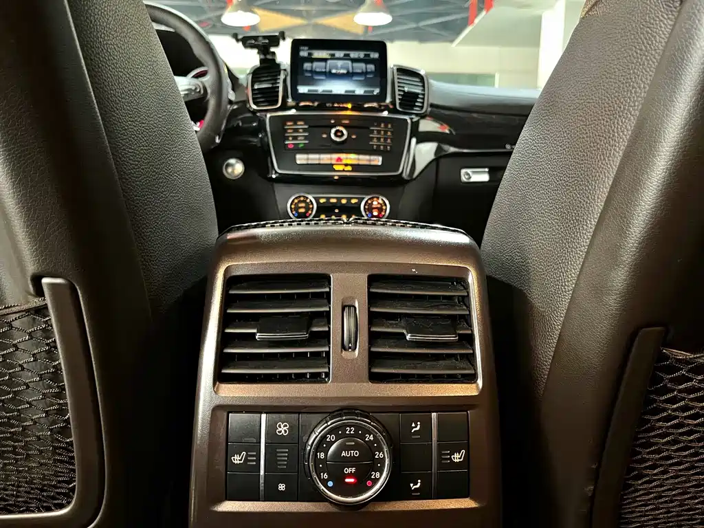 Mercedes-Benz GLS — фото 11