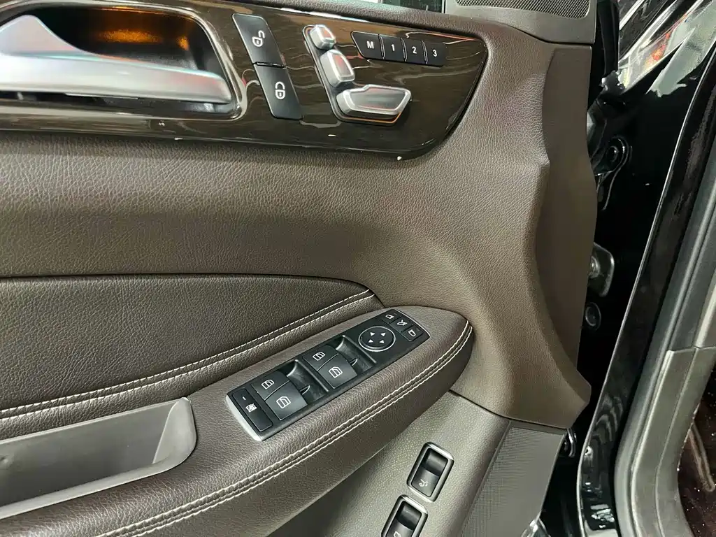 Mercedes-Benz GLS — фото 14
