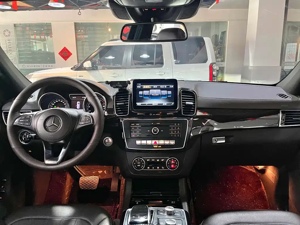 Mercedes-Benz GLS — фото 7