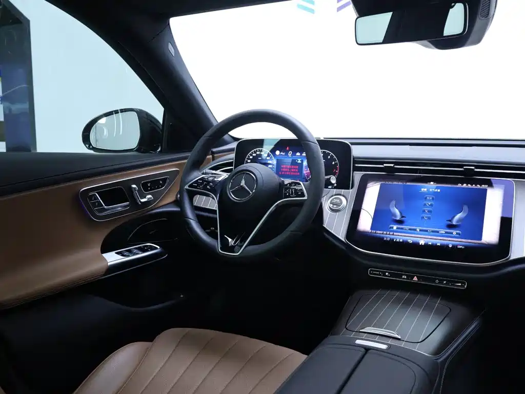 Mercedes-Benz E-Class — фото 14