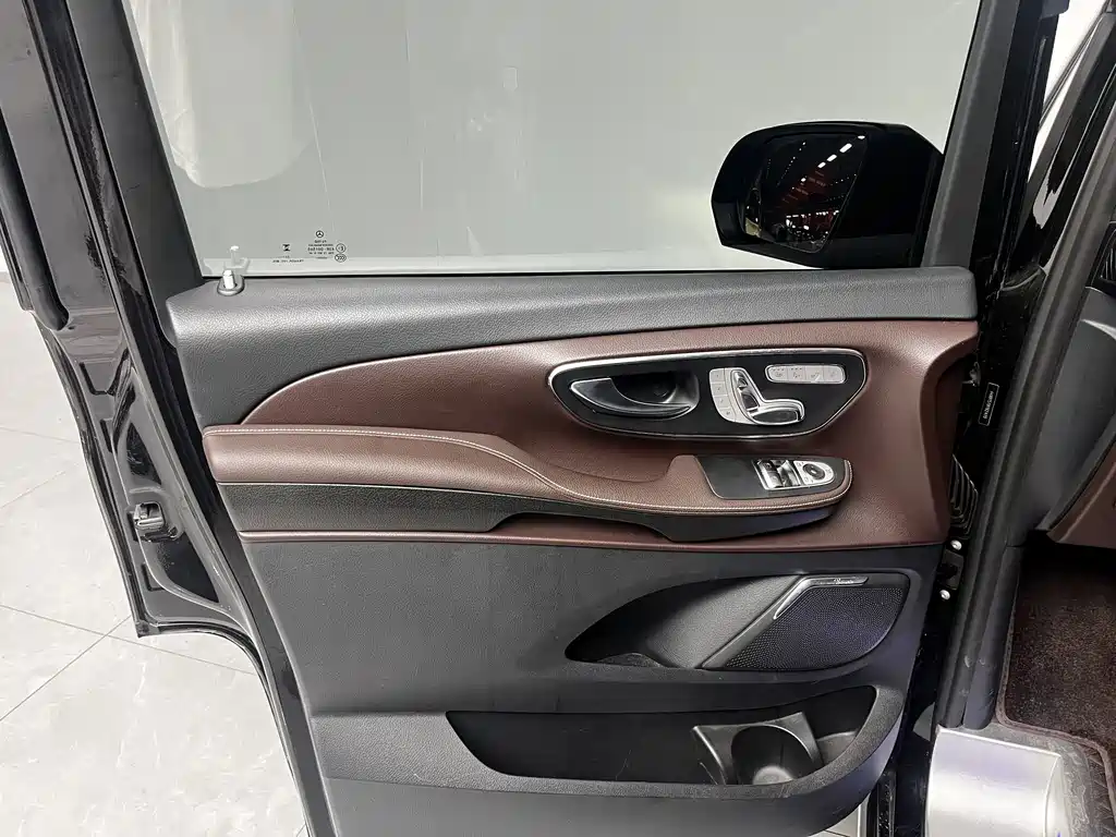Mercedes-Benz V-Class — фото 9