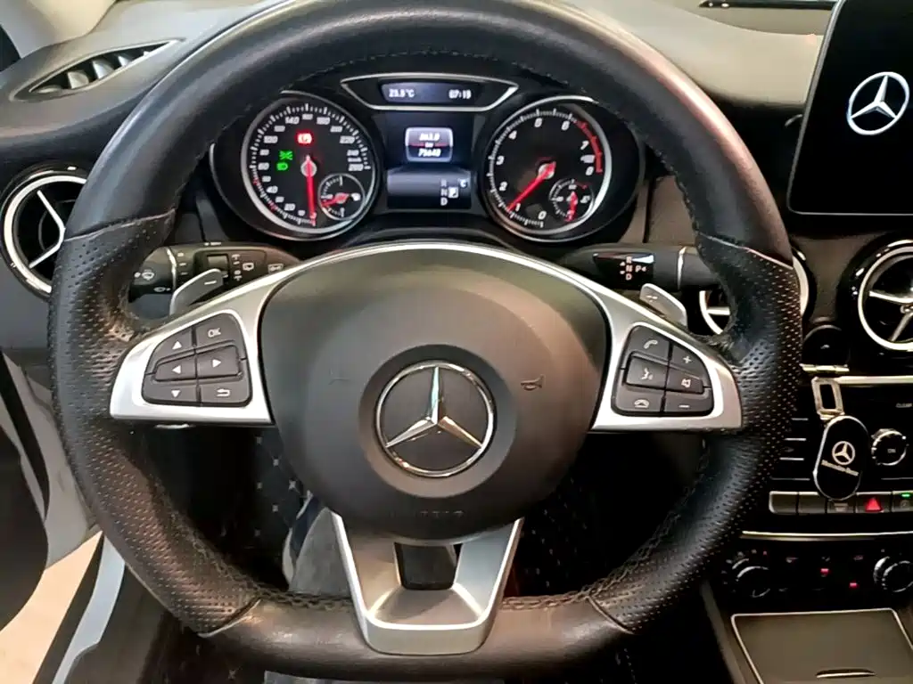 Mercedes-Benz GLA — фото 11