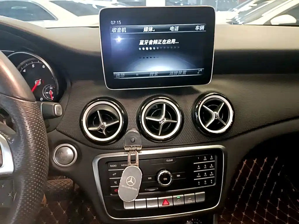 Mercedes-Benz GLA — фото 13