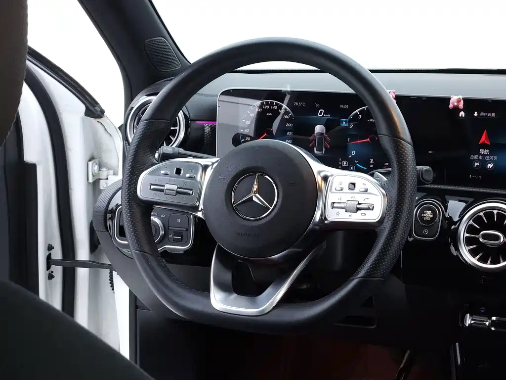 Mercedes-Benz A-Class — фото 10