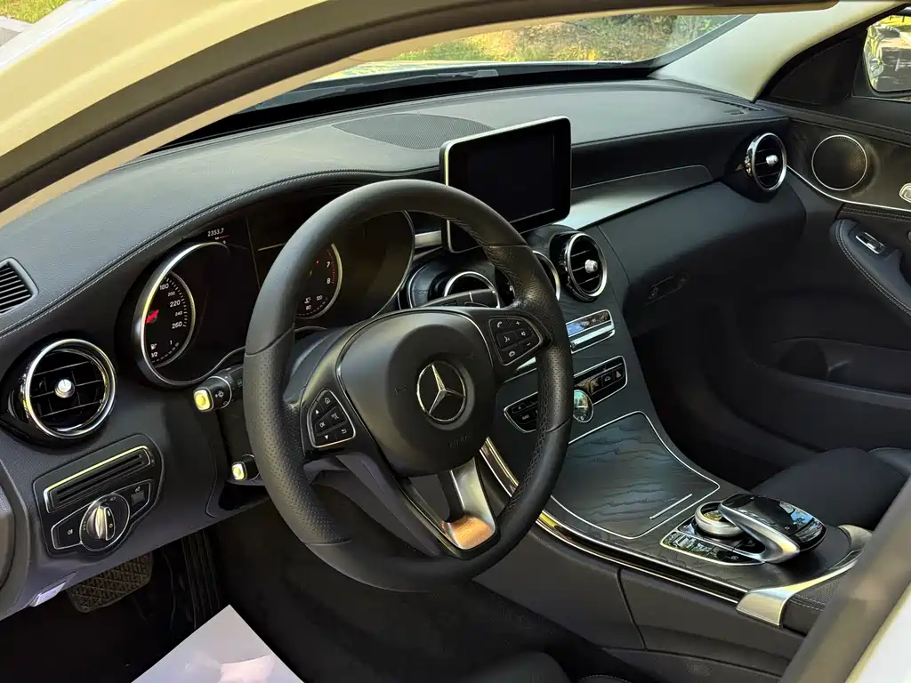 Mercedes-Benz C-Class — фото 15