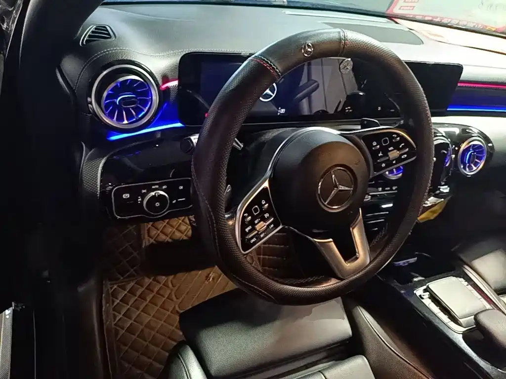 Mercedes-Benz A-Class — фото 11