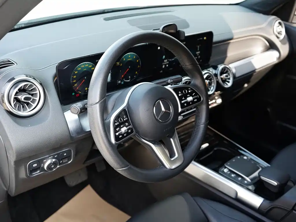 Mercedes-Benz GLB — фото 11