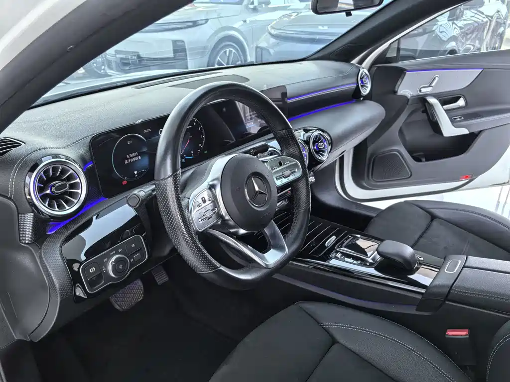 Mercedes-Benz A-Class — фото 6