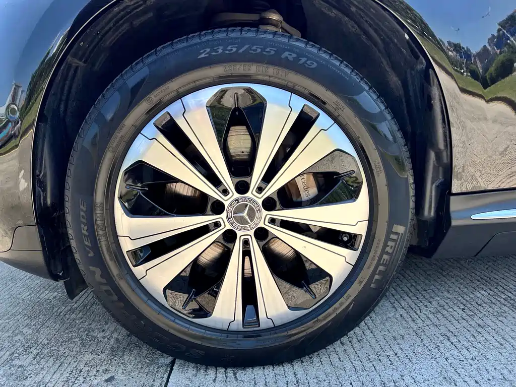 Mercedes-Benz EQC — фото 14
