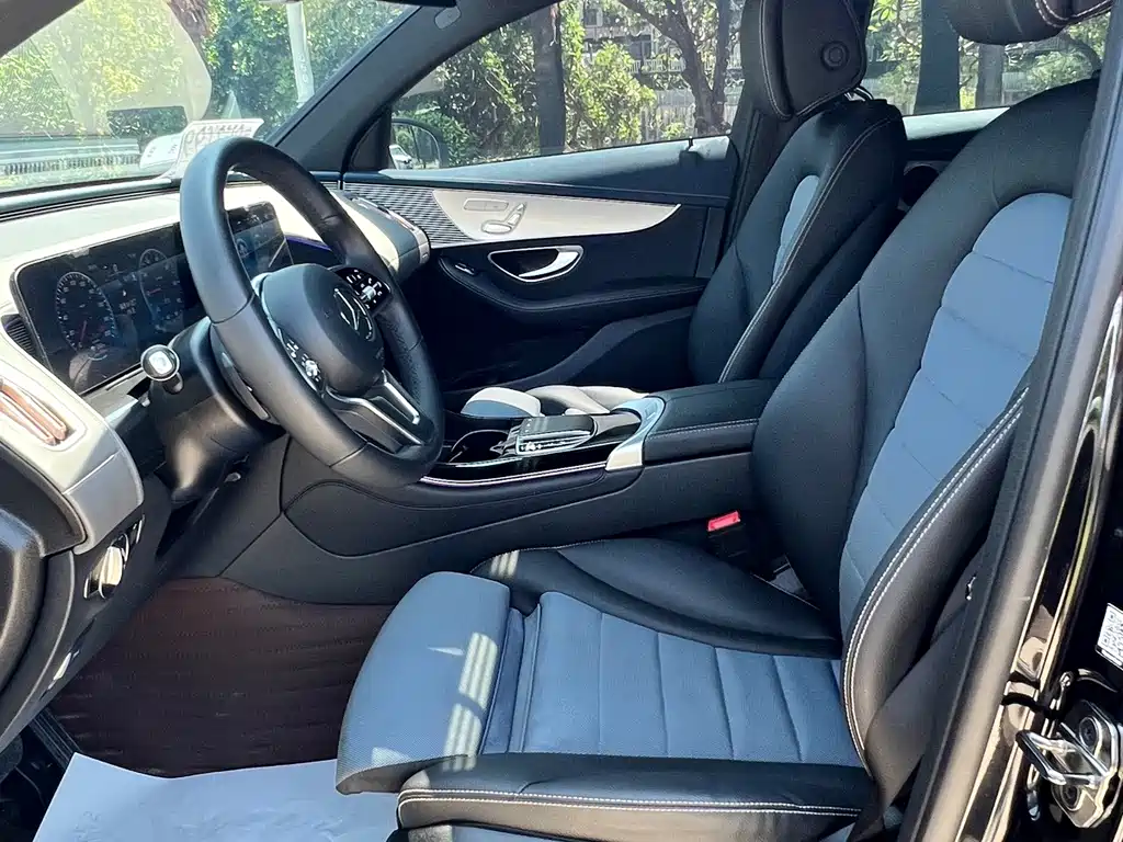 Mercedes-Benz EQC — фото 15