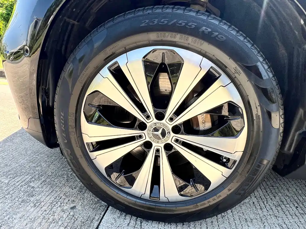 Mercedes-Benz EQC — фото 10