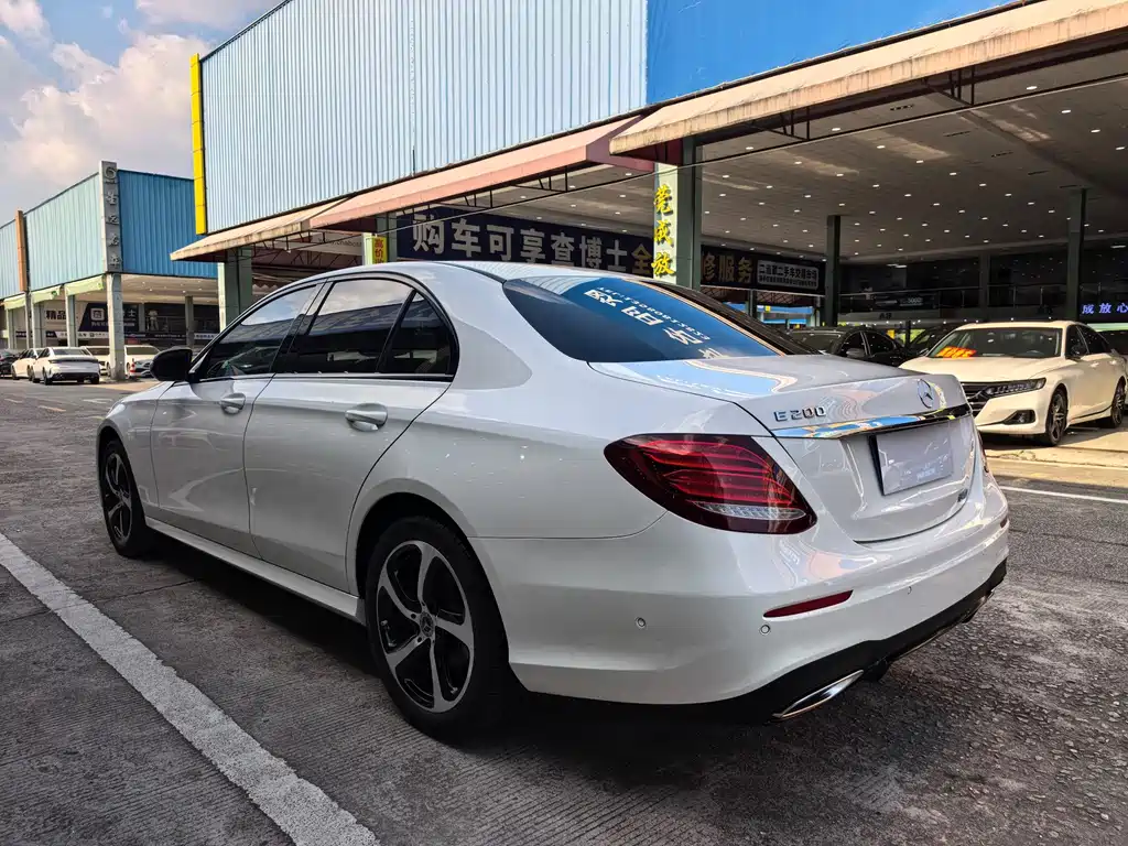 Mercedes-Benz E-Class — фото 13