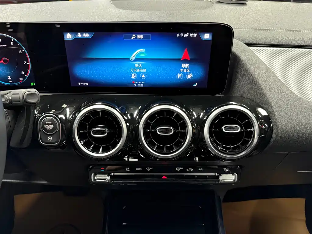 Mercedes-Benz GLA — фото 15
