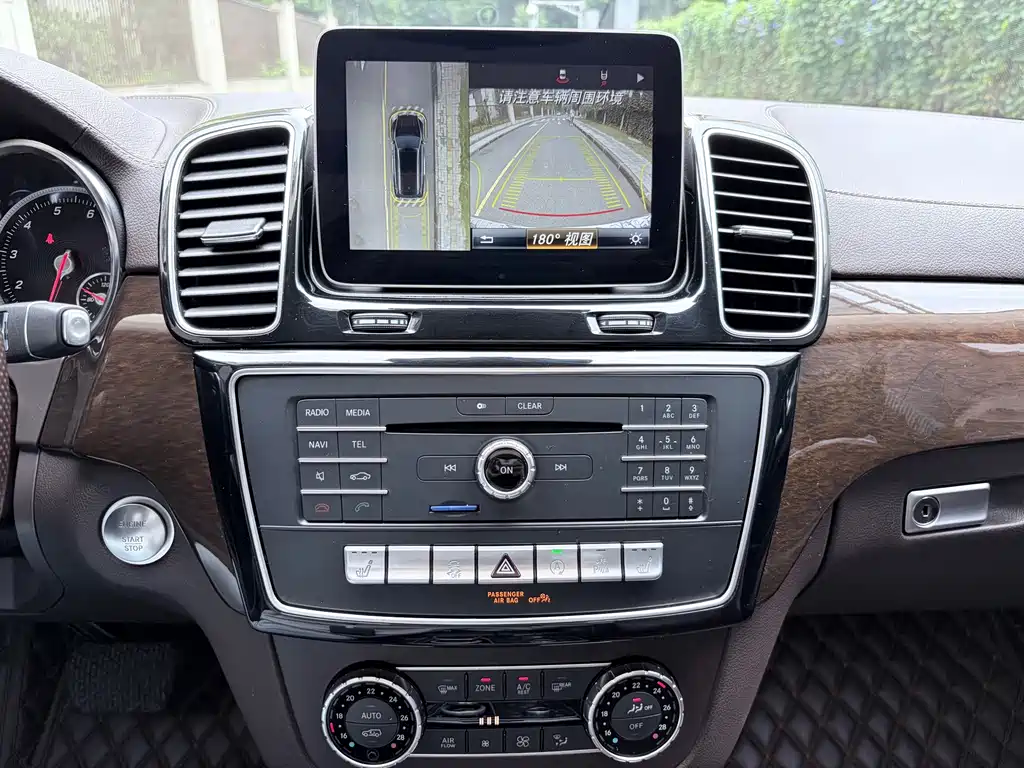 Mercedes-Benz GLS — фото 9