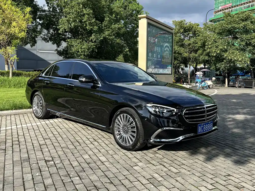 Mercedes-Benz E-Class — фото 3
