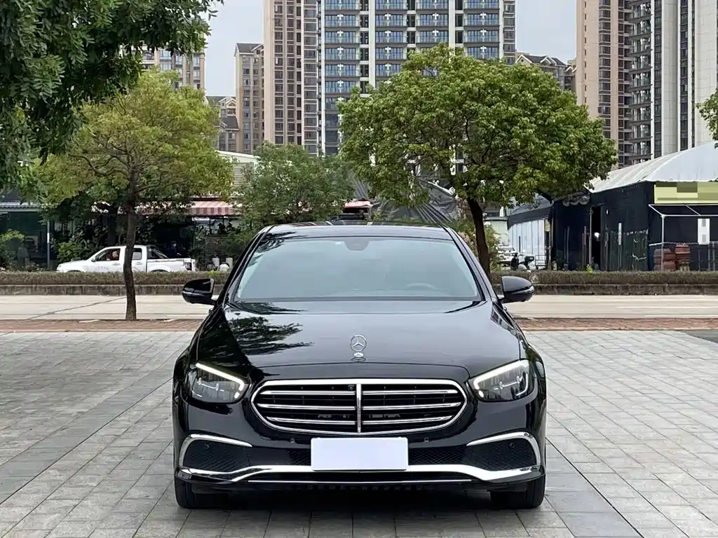 Mercedes-Benz E-Class — фото 2