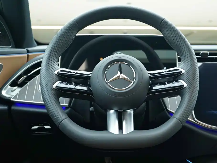 Mercedes-Benz E-Class — фото 15