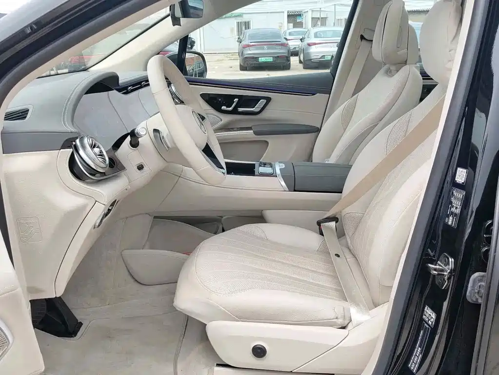 Mercedes-Benz EQS SUV — фото 3