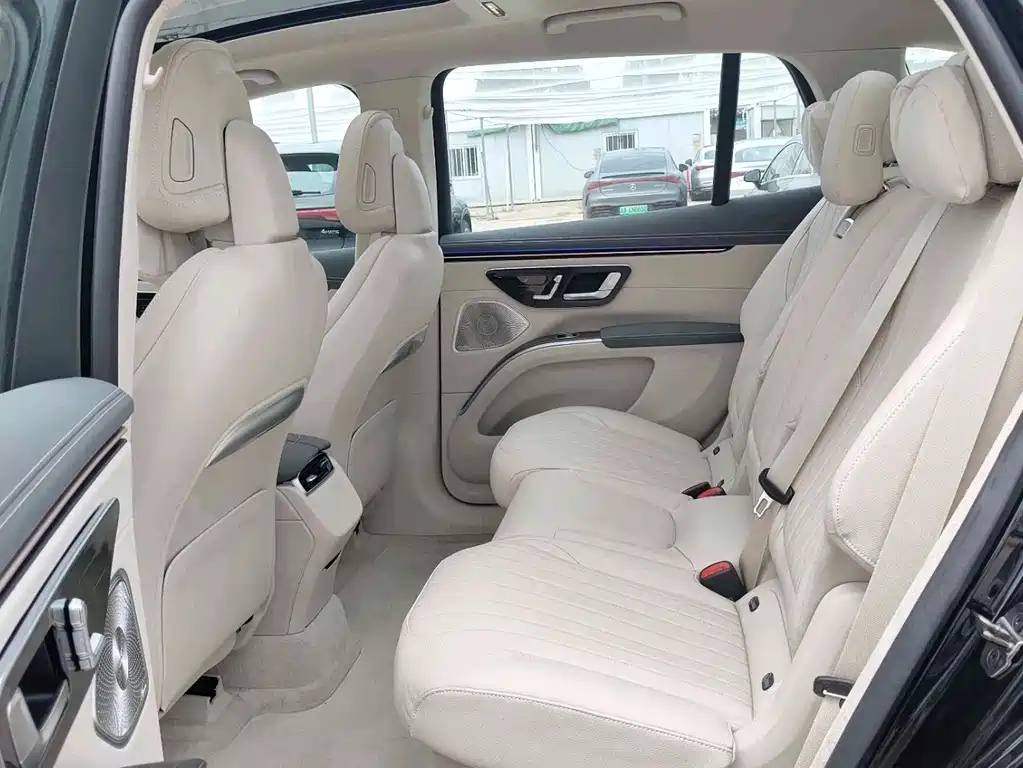 Mercedes-Benz EQS SUV — фото 5