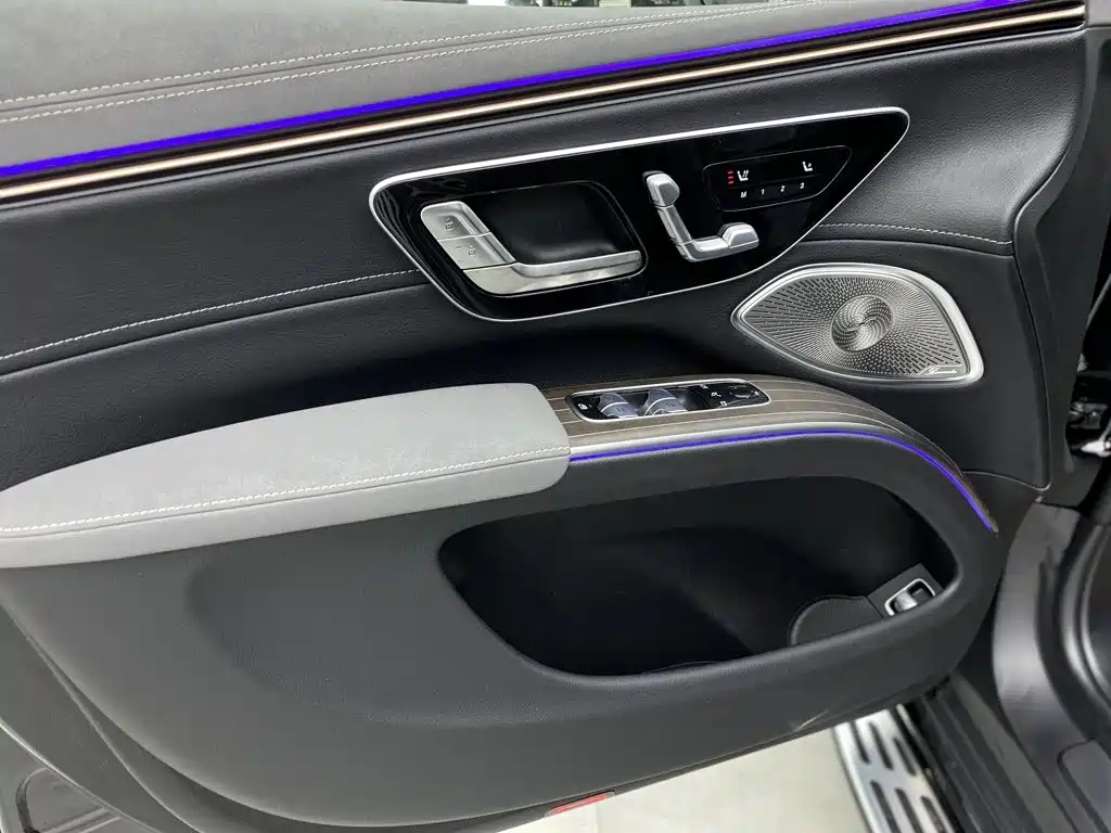 Mercedes-Benz EQS SUV — фото 14