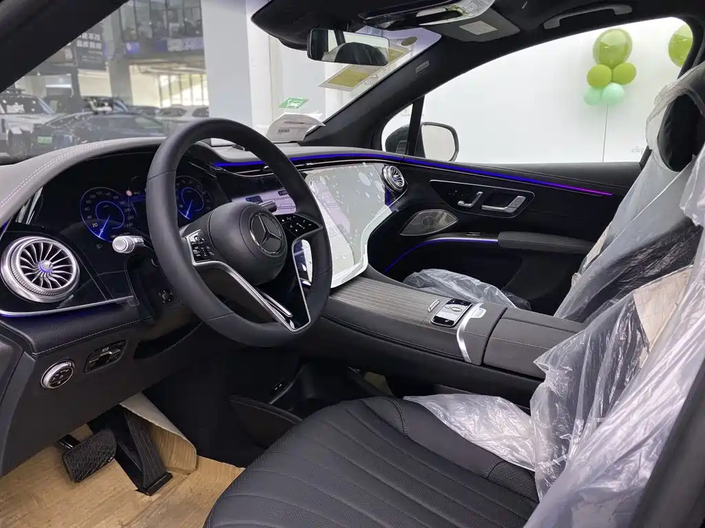Mercedes-Benz EQS SUV — фото 15