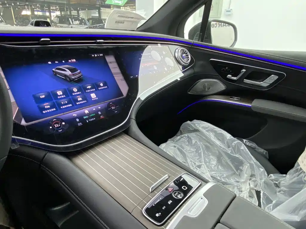 Mercedes-Benz EQS SUV — фото 21