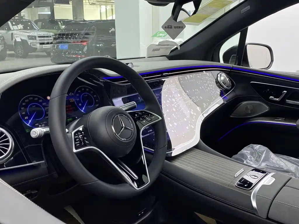 Mercedes-Benz EQS SUV — фото 22