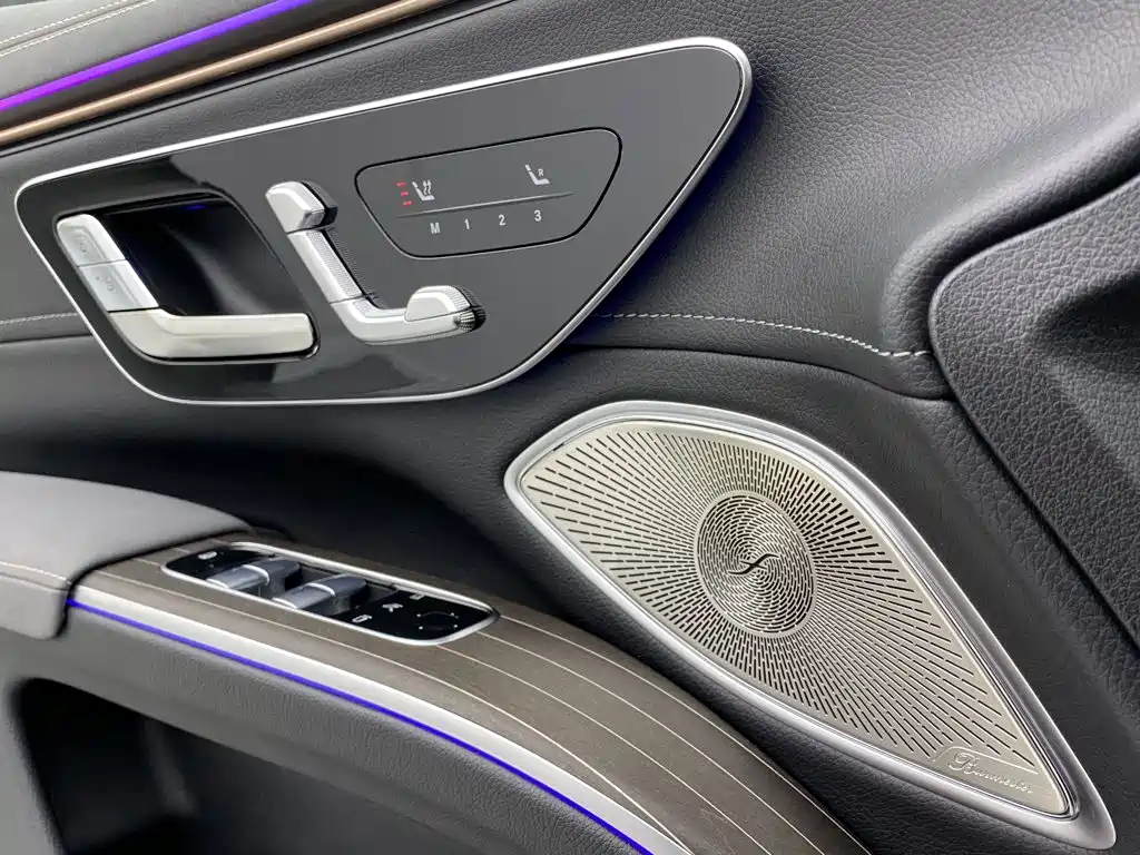 Mercedes-Benz EQS SUV — фото 25
