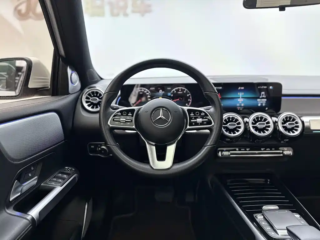 Mercedes-Benz GLB — фото 11