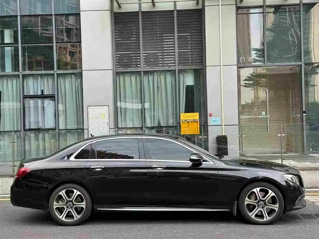 Mercedes-Benz E-Class — фото 4