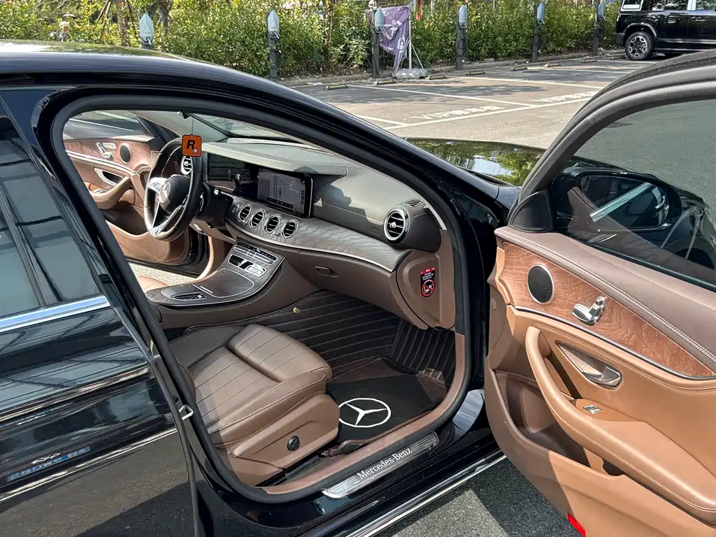 Mercedes-Benz E-Class — фото 11