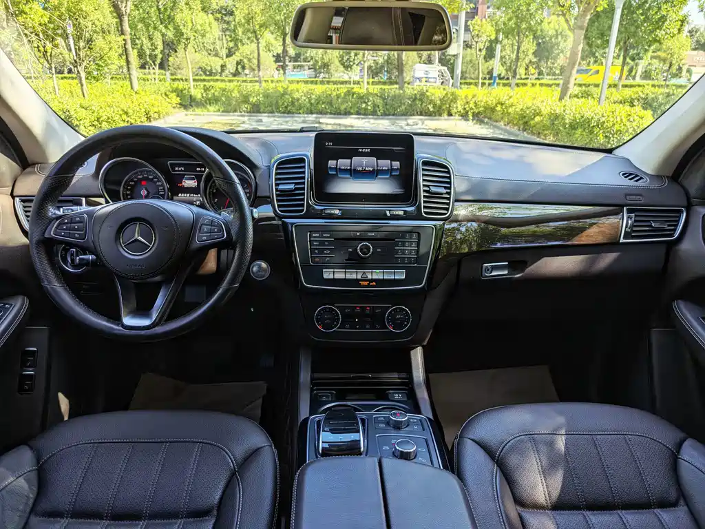 Mercedes-Benz GLS — фото 6