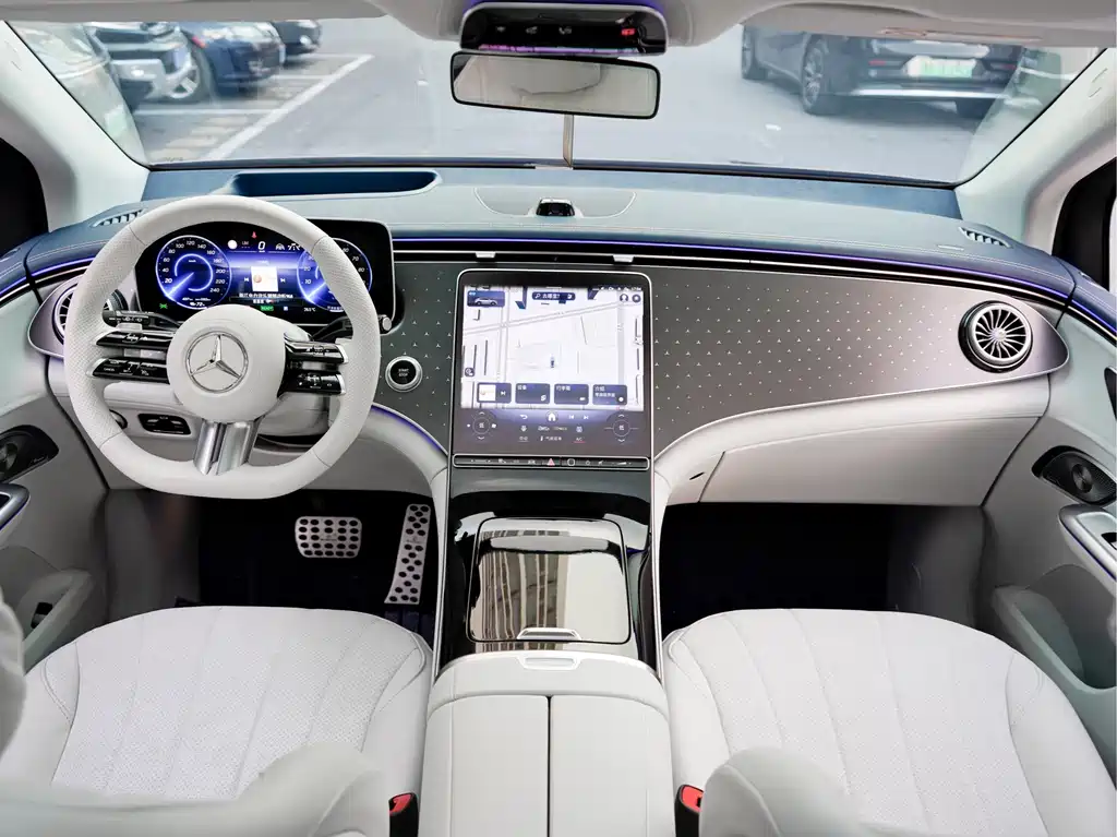Mercedes-Benz EQE SUV — фото 15