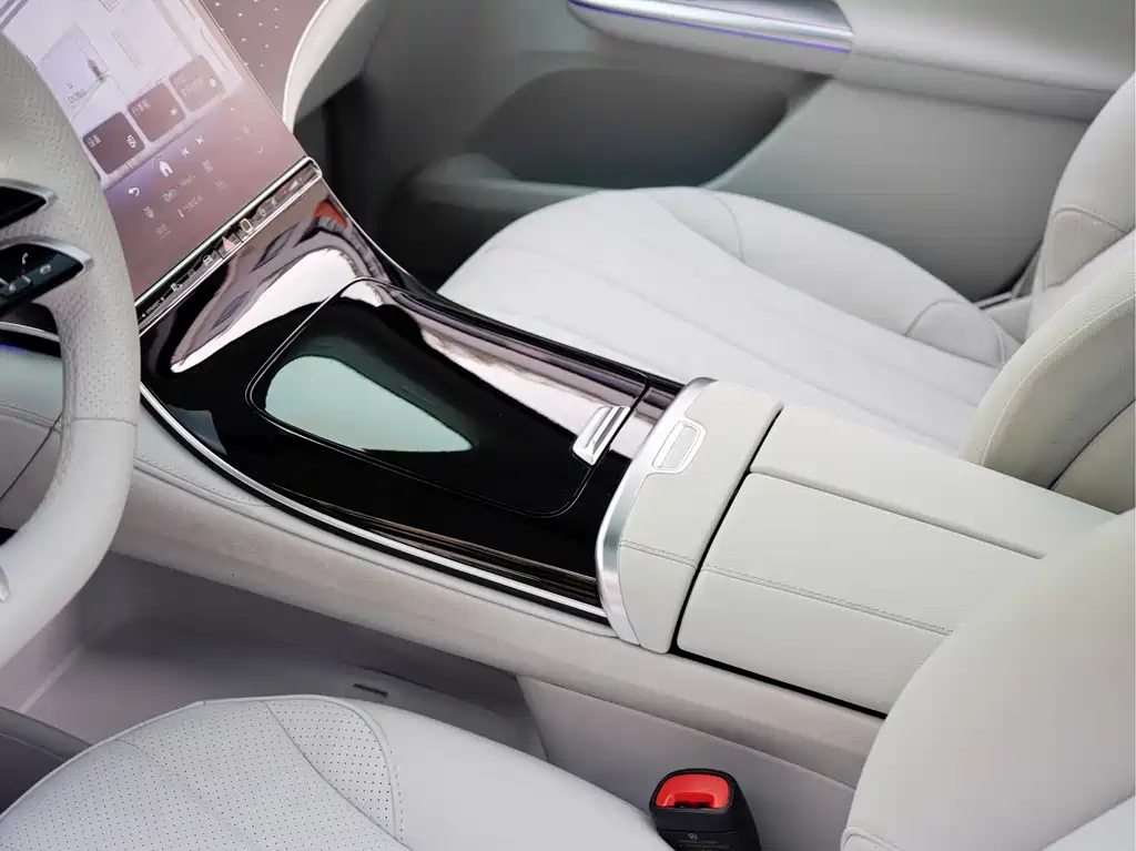 Mercedes-Benz EQE SUV — фото 17