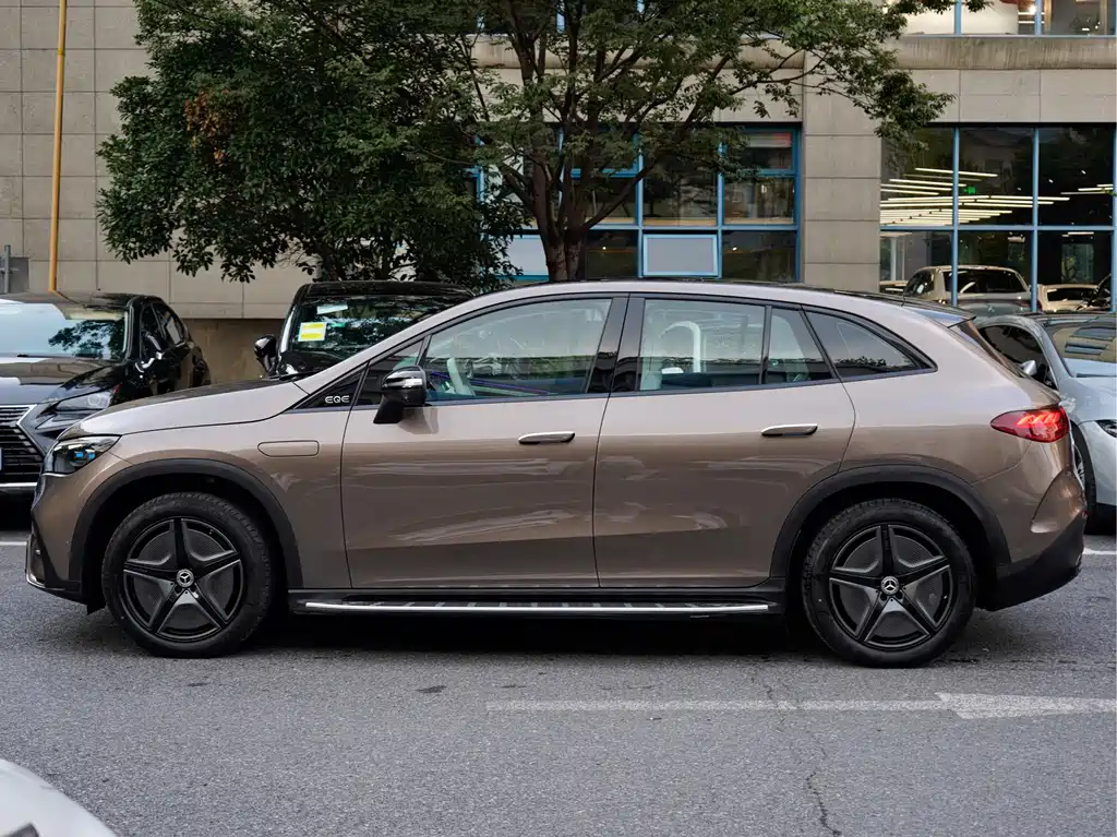 Mercedes-Benz EQE SUV — фото 3
