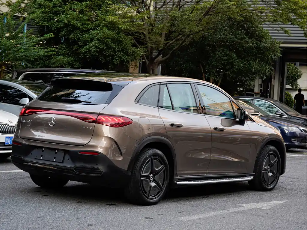Mercedes-Benz EQE SUV — фото 4