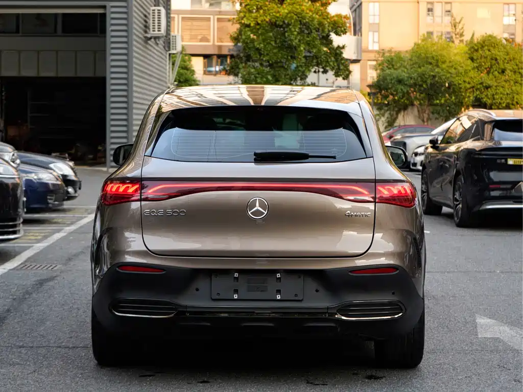 Mercedes-Benz EQE SUV — фото 5