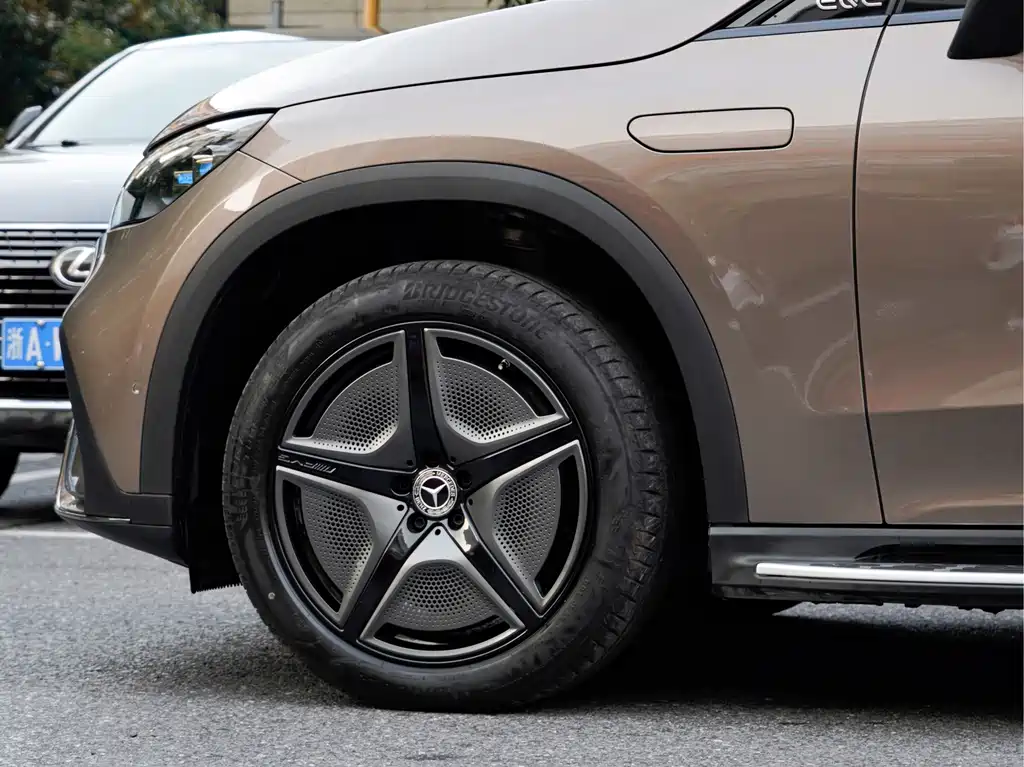 Mercedes-Benz EQE SUV — фото 7