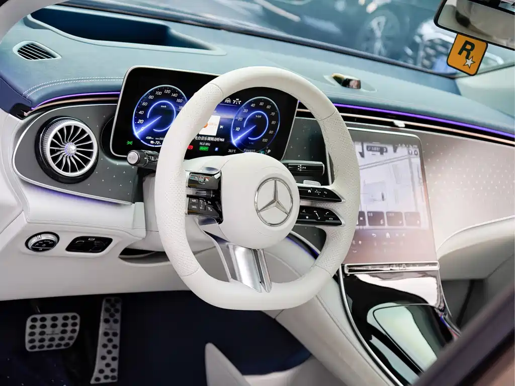 Mercedes-Benz EQE SUV — фото 10