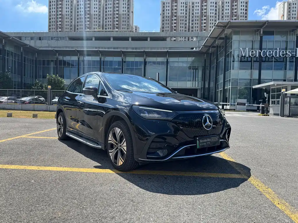 Mercedes-Benz EQE SUV — фото 3