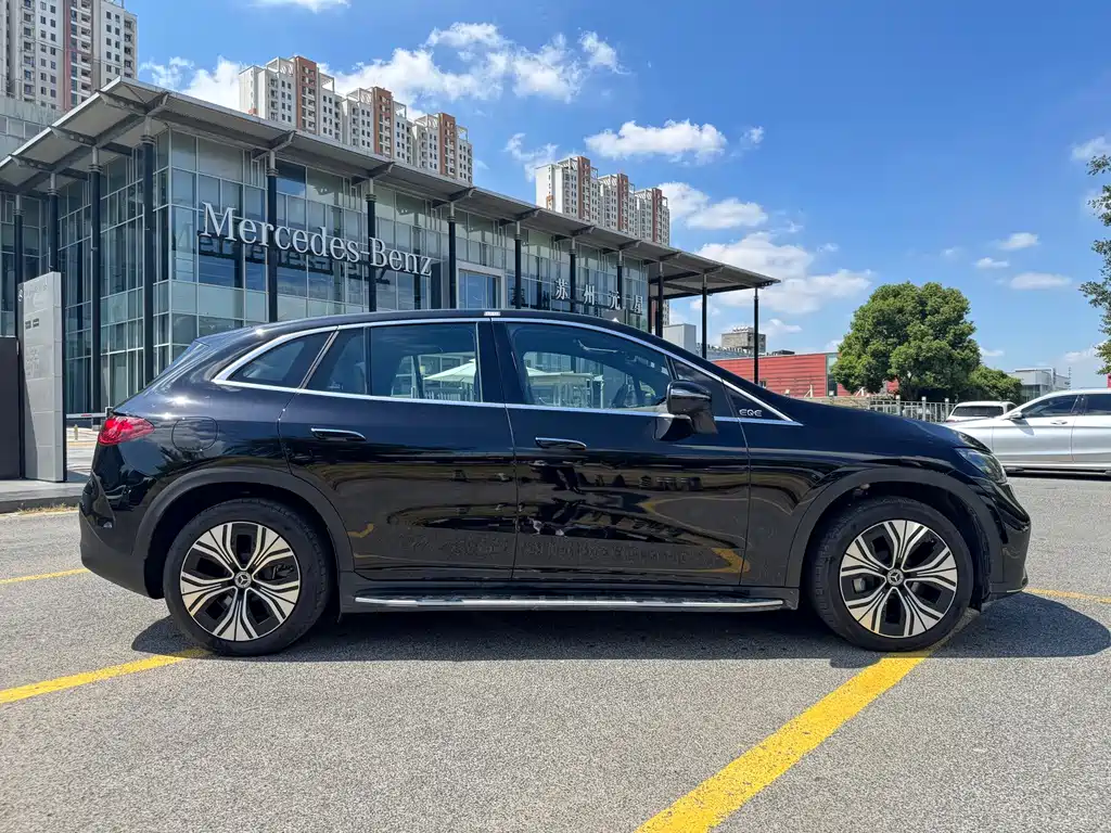 Mercedes-Benz EQE SUV — фото 4